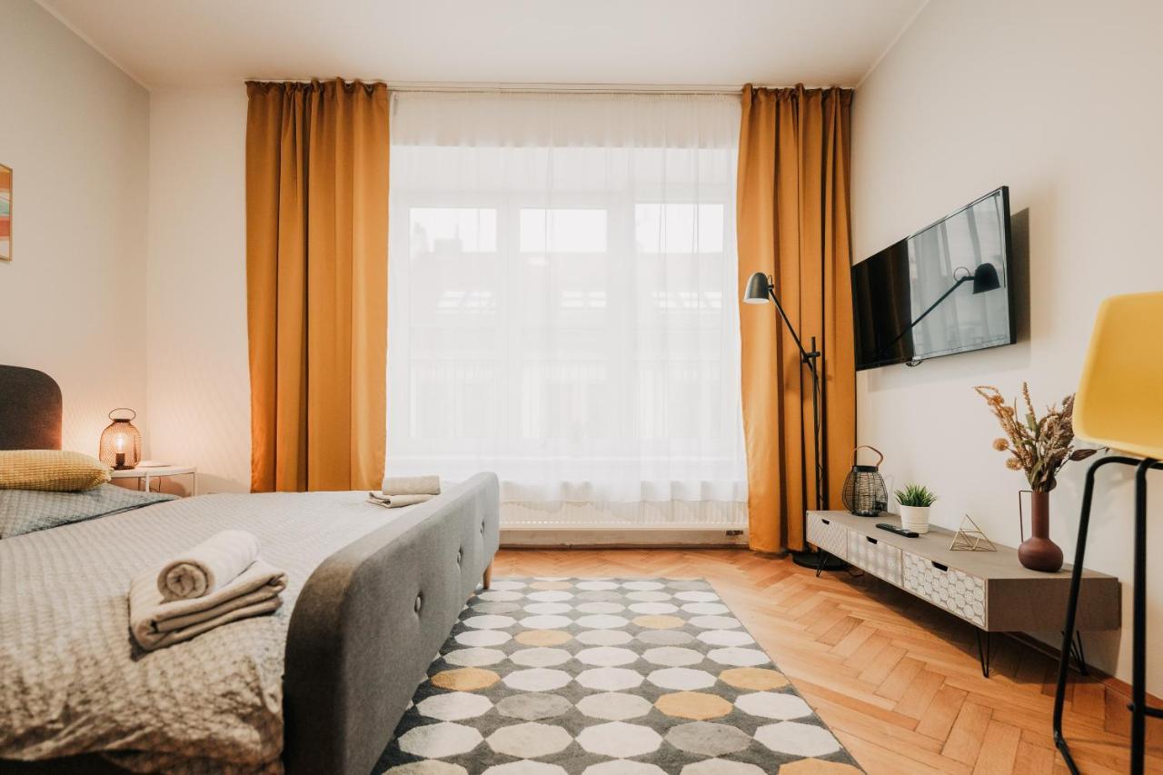 Апартаменты Elegant Studio, 400M From The Square Пльзень Экстерьер фото
